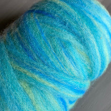 Load image into Gallery viewer, Toby&#39;s Turquoise Stripe Alpaca Roving
